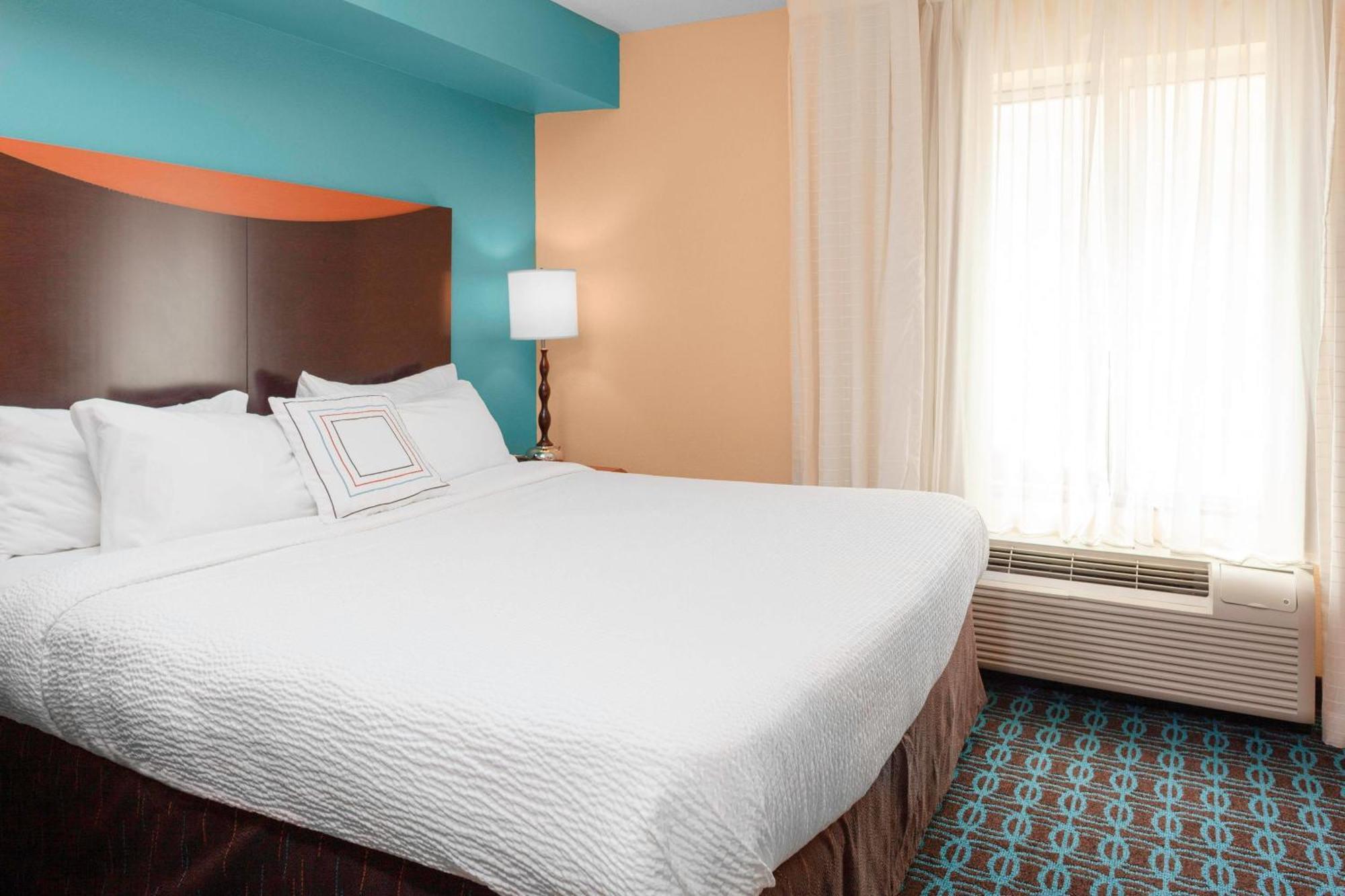 Hotel Fairfield And By Marriott